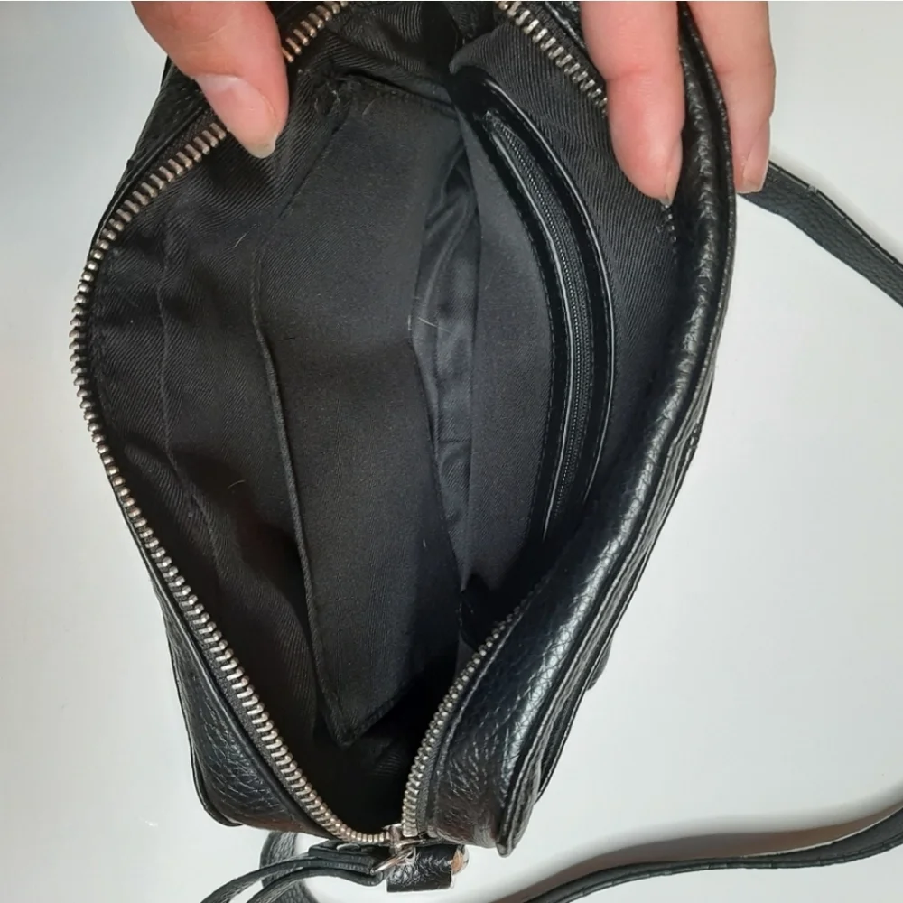 🖤✨ Black Faux Leather Handbag · 9